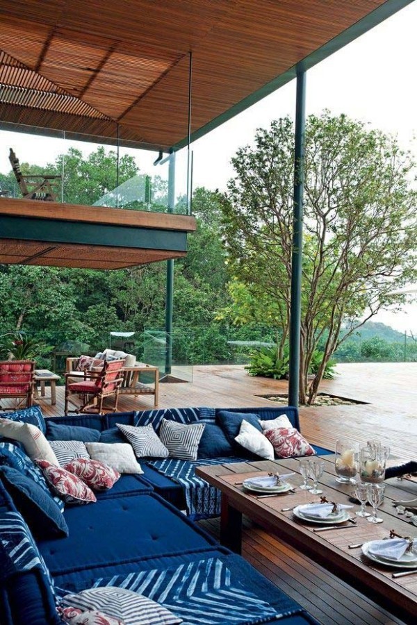 Blaue Möbel auf einer Traumhaus - Veranda