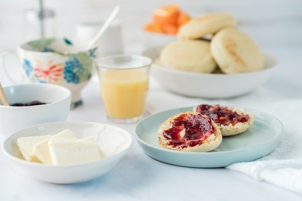 Englische Muffins selber backen Rezept gesundes Frühstück
