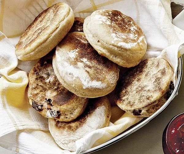 Englische Muffins selber backen Rezept hausgemachtes Gebäck
