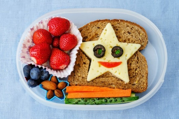Gesunde Frühstücksideen für Kinder Brötchen zum Mitnehmen Käse Stern