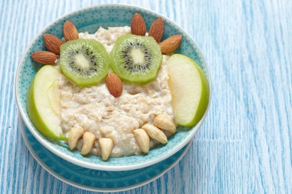 Gesunde Frühstücksideen für Kinder Haferflocken mit Obst Eule