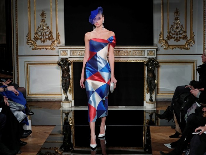 Giorgio Armani Frauenkollektion leichte Stoffe fließende Silhouetten erstklassige Mode