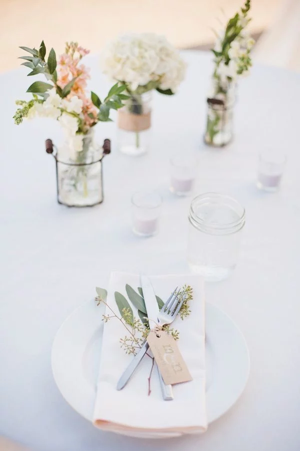 Hochzeitsdeko - neutrale helle Tischgestaltung