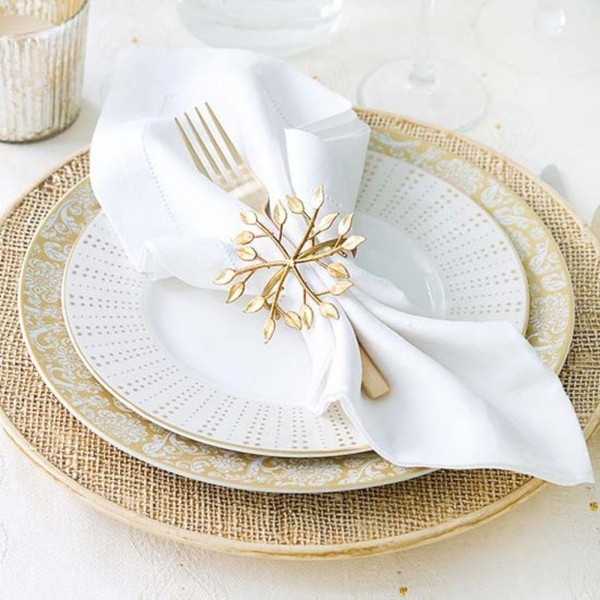 Hochzeitsdeko - weiße Servietten mit silbernen Nuancen