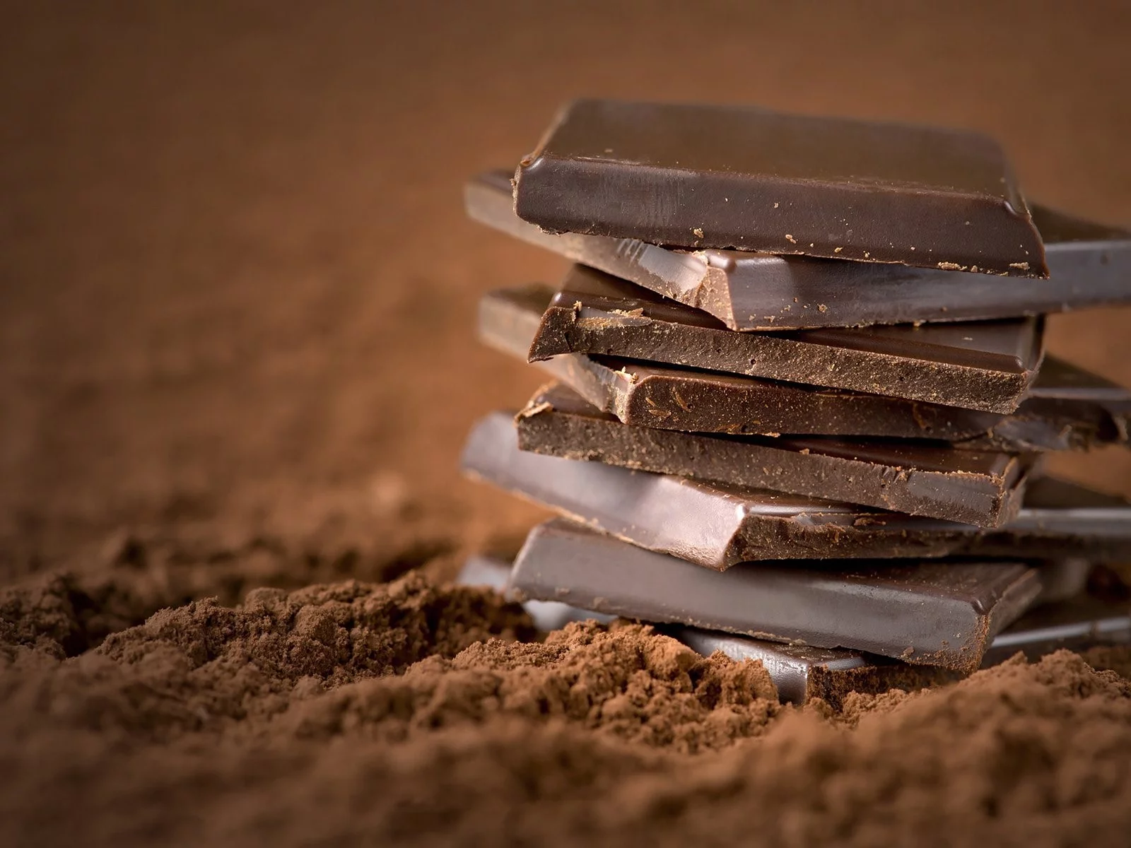 Magnesiumreiche Lebensmittel Zartbitterschokolade abends naschen ist erlaubt