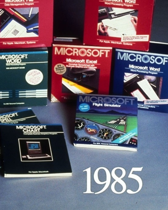 Nach fast 34 Jahren führt Microsoft Windows 1.0 angeblich wieder ein unterschiedliche verpackungen und anleitungsbücher