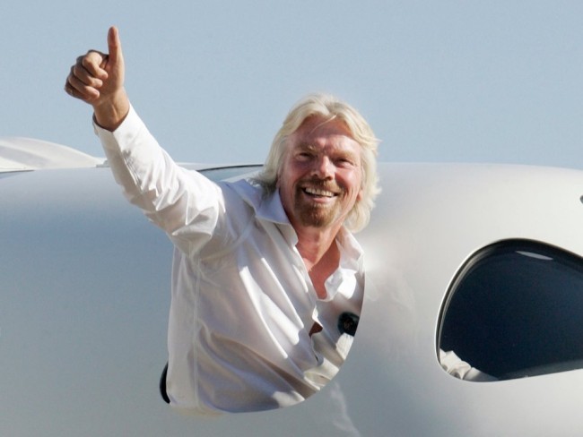 Richard Branson extravaganter Milliardär erfolgreicher Unternehmer Sir Titel von der englischen Königin bekommen Dezember 1999