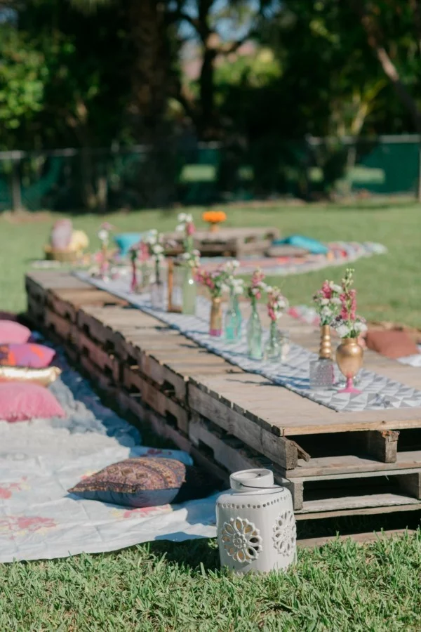 Sommerparty Deko Ideen Gartenparty Tisch aus Paletten