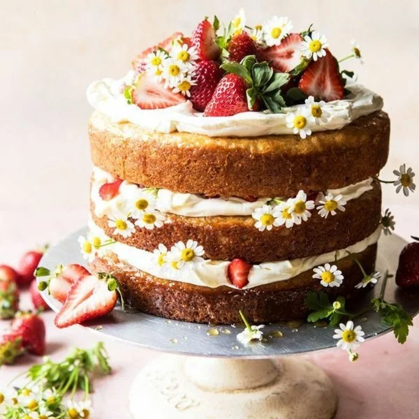 Erdbeer-Kamille Sommertorte als Layer Cake