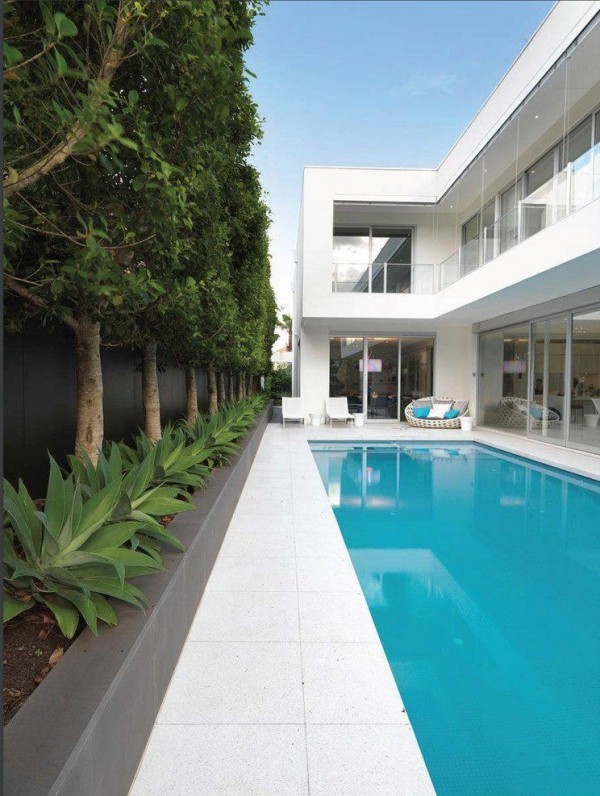 moderne Häuser Weiße Farbe und Schwimmbad