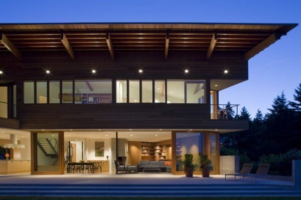 moderne Häuser sehr breites Dach