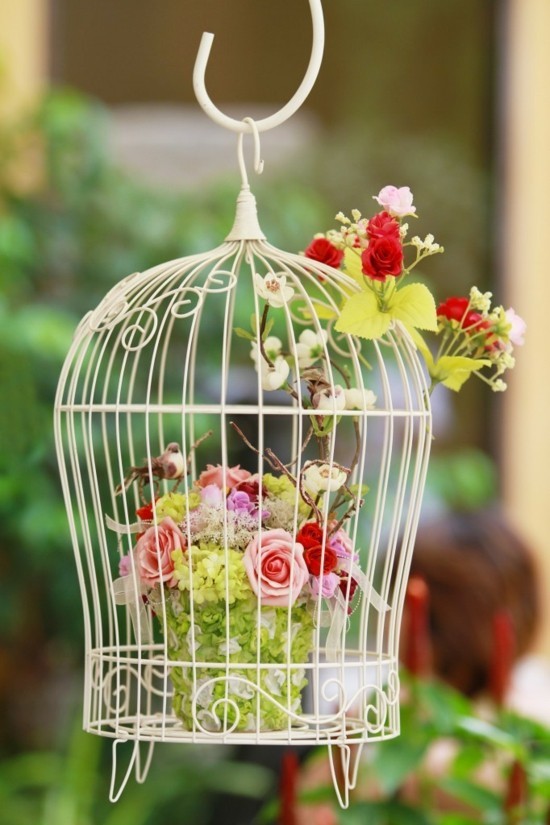 vogelkäfig deko mit kunstblumen