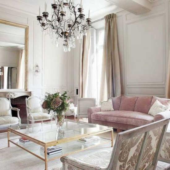  Η γαλλική κομψότητα στο εσωτερικό μοντέρνα συναντά τα παλιομοδίτικα μαλακά ροζ χρώματα καναπέδων </p>
<h4 style=
