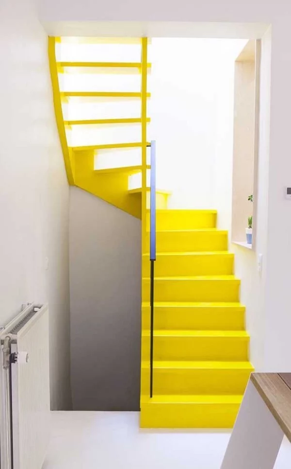 Gelbe Farbe für die Inneneinrichtung - Treppengestaltung