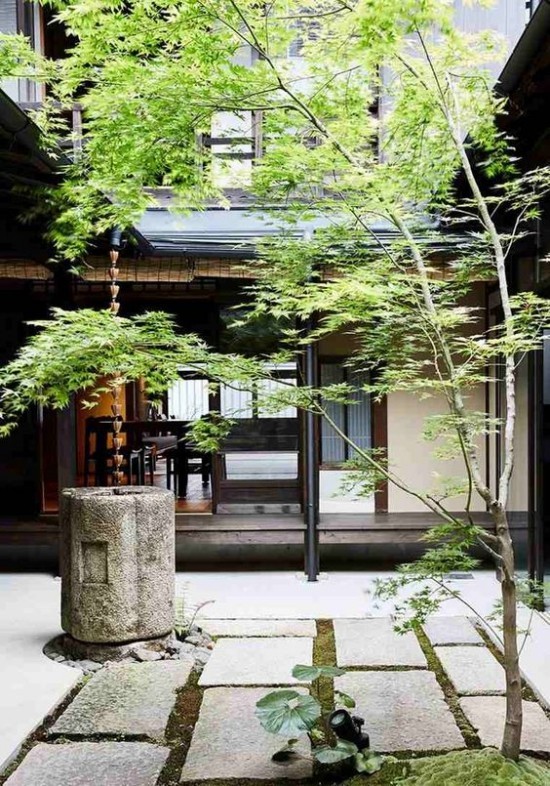 Japanischer Garten hohe Ästhetik visuelle Harmonie Steinplatten Bäume Brunnen