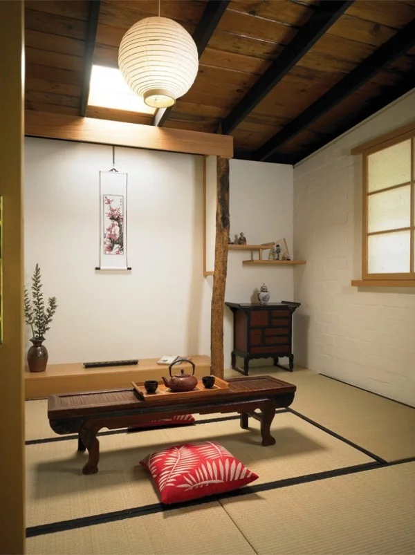 Japanisches Wohnzimmer traditionell eingerichtet hell lichtdurchflutet