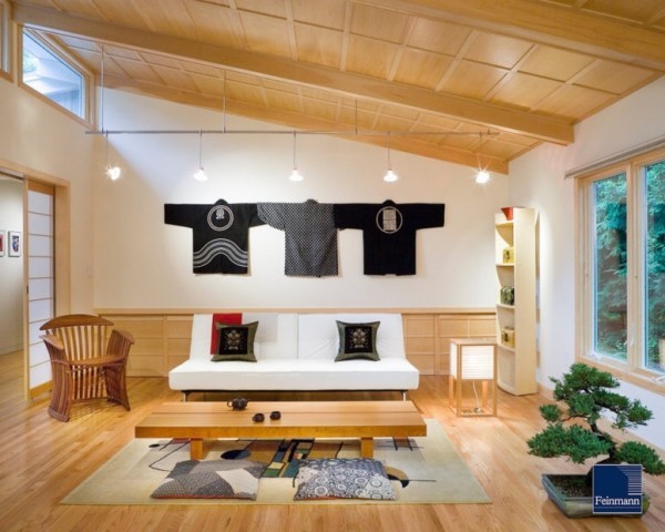 Japanisches Wohnzimmer weiße Wände viel Holz Naturmaterialien Bonsai Baum