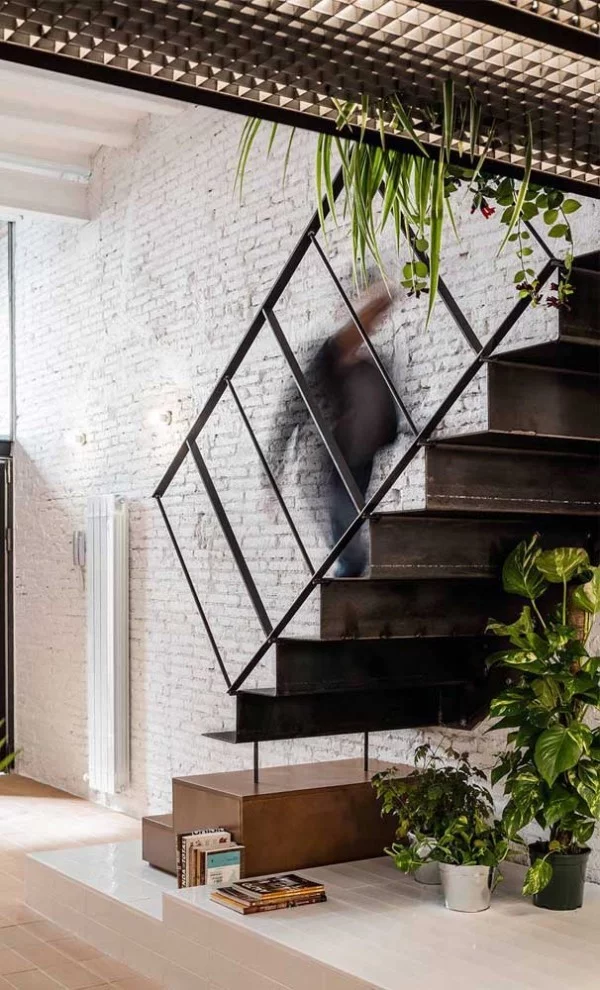 Metall und Pflanzen - tolle Treppengestaltung