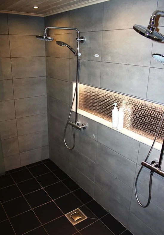 Passendes Licht im Bad Deckenstrahler eingebaute Beleuchtung hoch im Trend im modernen Bad