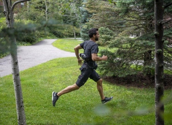 Roboter Shorts erleichtern das Gehen und Laufen exoskelett unterstützt beim laufen