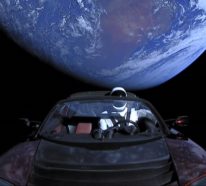 Starman auf dem Tesla Roadster kreist zum ersten Mal um die Sonne
