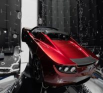 Starman auf dem Tesla Roadster kreist zum ersten Mal um die Sonne