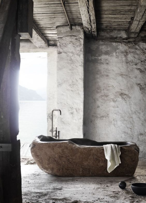 Stein im Bad Badewanne aus Stein organische Form natürliche Textur