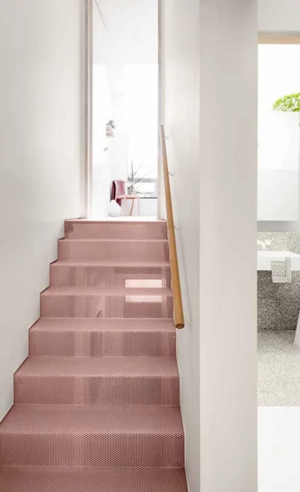 Treppengestaltung - Wunderbare Idee in Rosa und Weiß