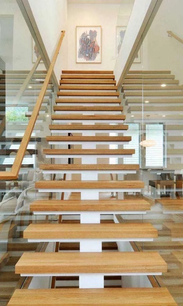 Treppengestaltung - weiße und schöne Holztreppe
