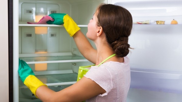 geruch im kühlschrank - sehr vorsichtig saubermachen