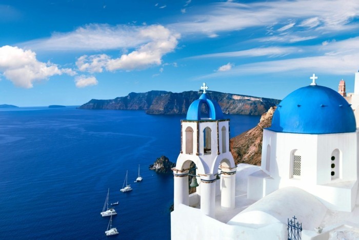 griechische Inseln Santorin Küste Kirchen Sommerurlaub
