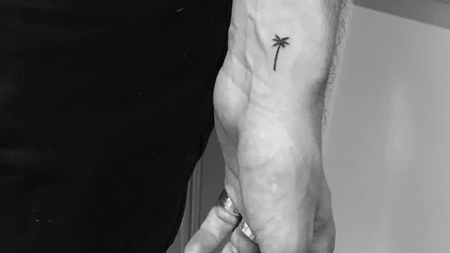 kleine tattoos männer handgelenk palme