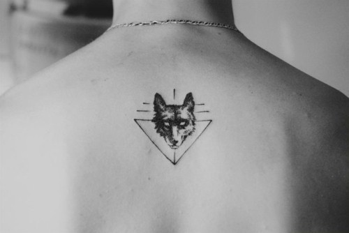 wolf rücken kleine tattoos männer