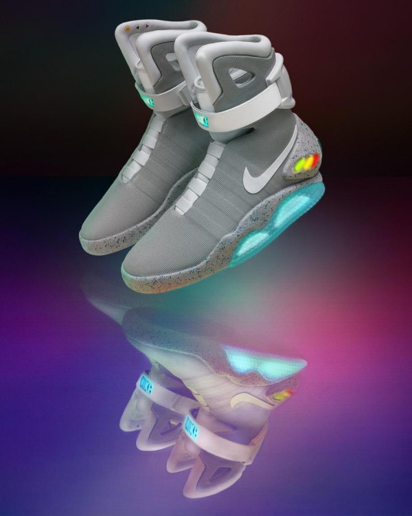Die Schnürsenkel der Nike Adapt Huarache werden durch Siri angepasst nike mag sneakers back to the future 2