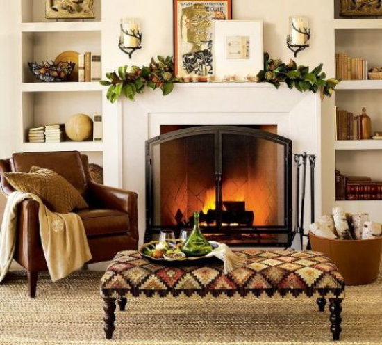 Herbstdeko im Wohnzimmer Kontrast Brauntöne Weiß dekorierter Kamin