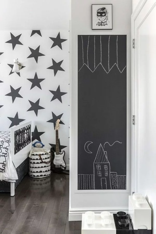 Kinderzimmer Etagenbett Tafelfarbe Wandgestaltung Sterne Muster Tafelfolie