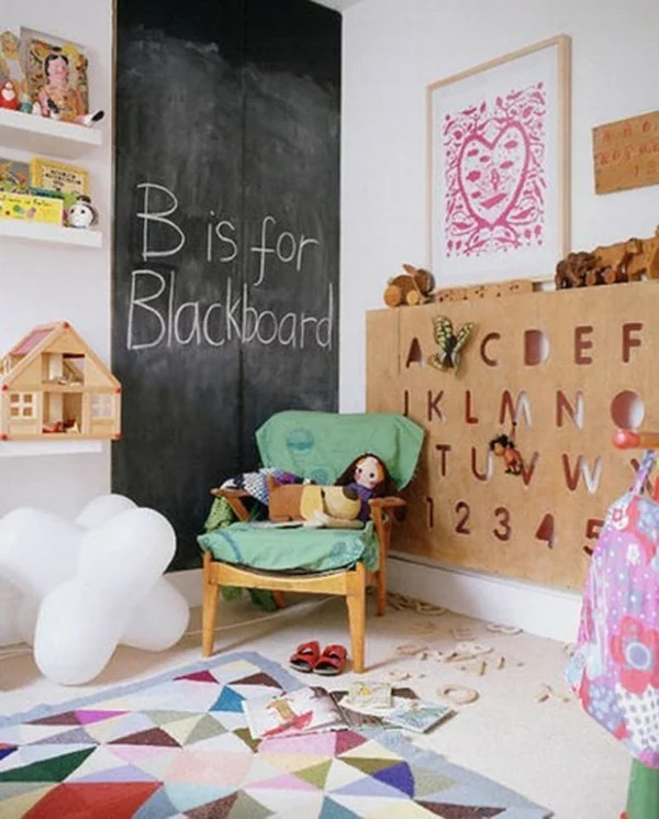 Kinderzimmer Sessel Buchstaben Wand Tafelfarbe Kreidetafel
