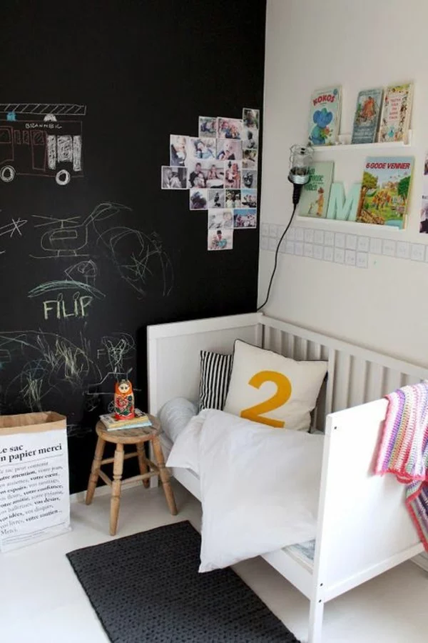 Kreidetafel Kinderbett Hocker Tafelfarbe kreative Wandgestaltung