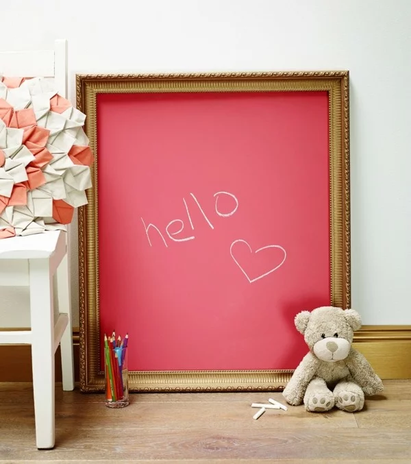 Tafelfarbe Kinderzimmer Wanddeko Ideen Kreidetafel Pink Holzrahmen