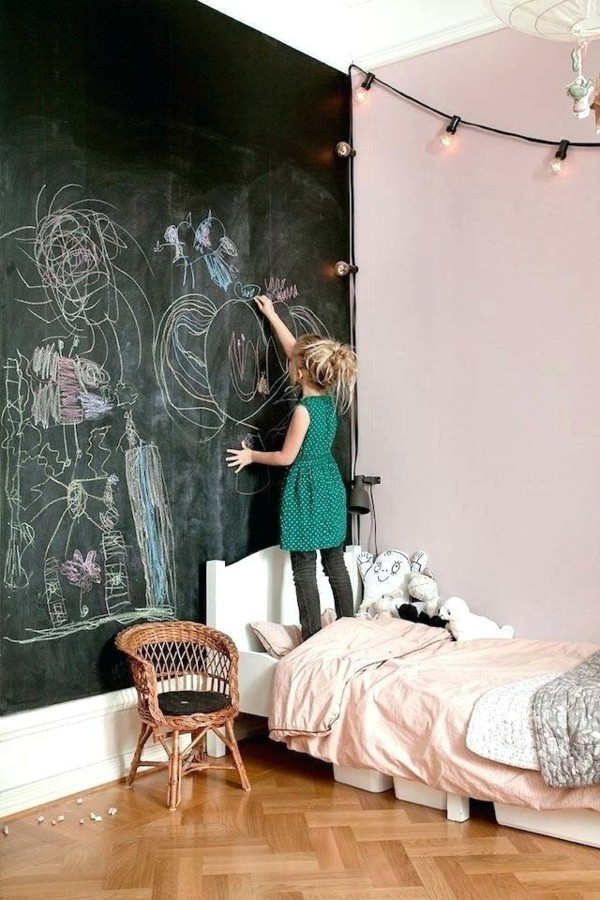 Wände streichen Kinderzimmer Mädchen Akzentwand Kreidetafel Tafelfarbe