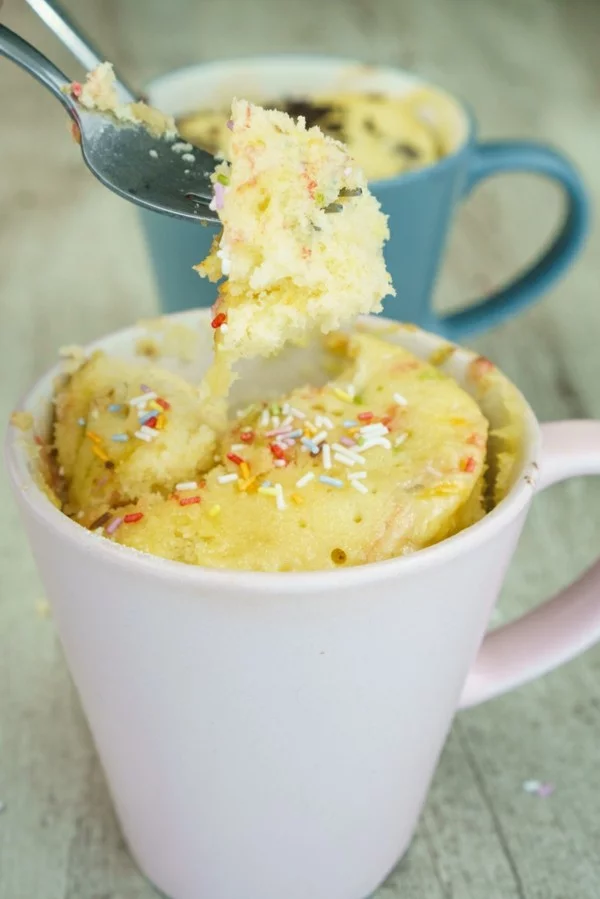 vanille tassenkuchen ohne ei mit zuckerstreuseln