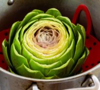 Artischocken zubereiten: Wissenswertes über die gesunde Gemüsesorte und ein köstliches Rezept dazu