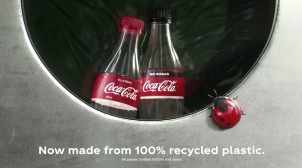 Coca-Cola produziert erste Flasche aus recyceltem Kunststoffabfall recyclen nicht wegwerfen