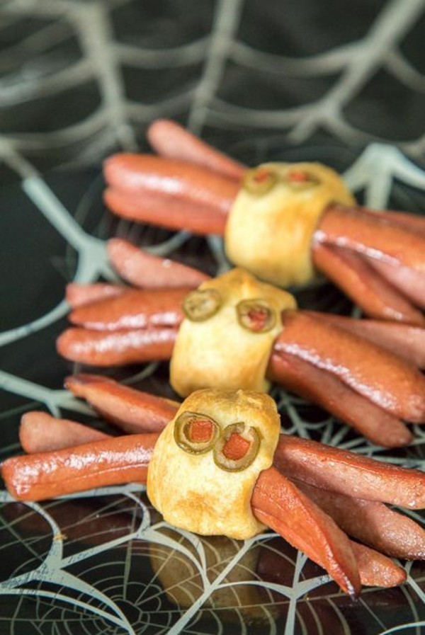 Halloween Essen Kinder Partysnacks Fingerfood kalt Hotdog Spinnen