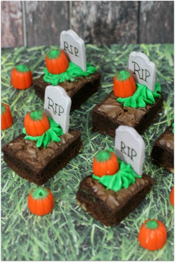 Halloween Essen Kinder Snacks für Halloween Fingerfood Friedhof Kuchen