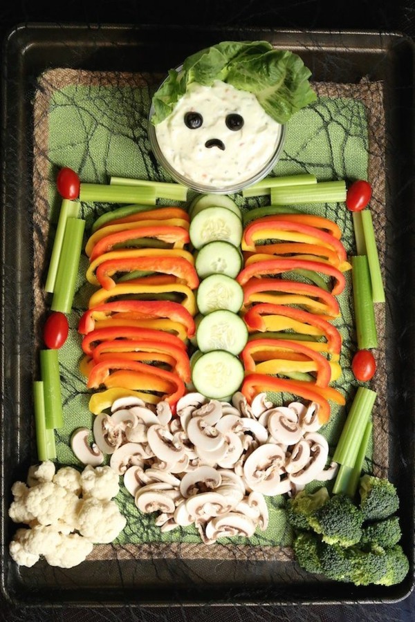 Halloween Essen Kinder gesunde Snacks Fingerfood kalt Gemüse Skeleton