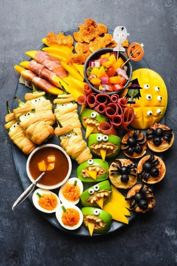 Fingerfood Ideen zu Halloween gesunde herzhafte Snacks für Kinder kaltes Party Buffet