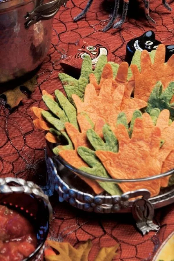Halloween Essen Kinder gesunde Snacks Fingerfood kalt handabdruck