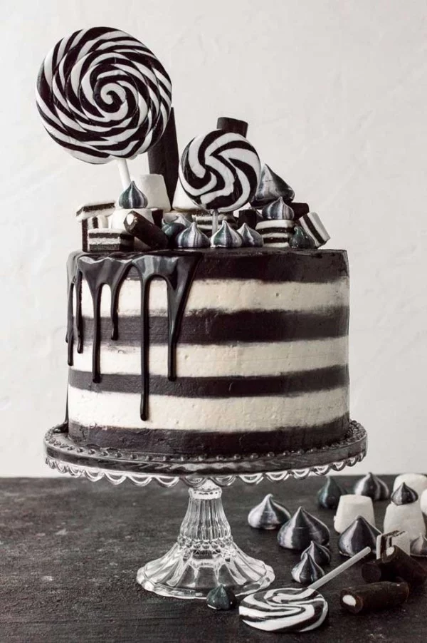 Halloween Kuchen in schwarz weißer Farbe