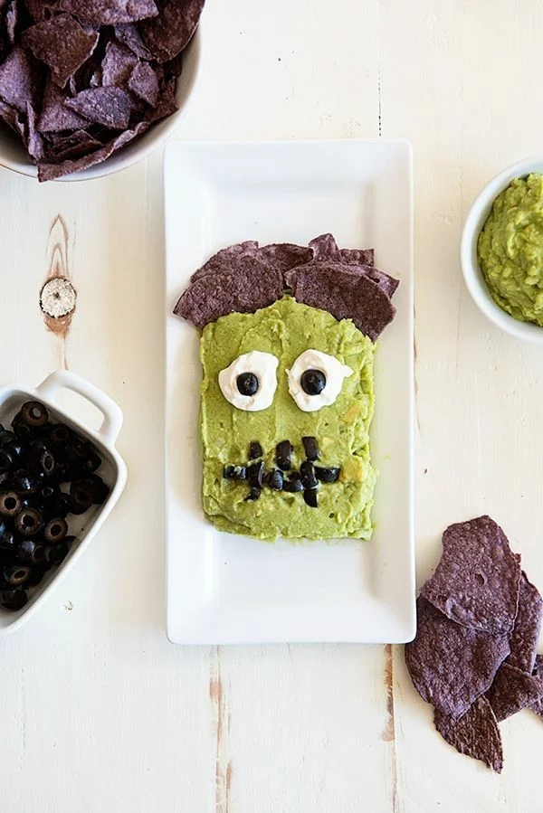 Halloween Snacks für Kinder herzhaftes Fingerfood Frankenstein Monster gruselige Idee